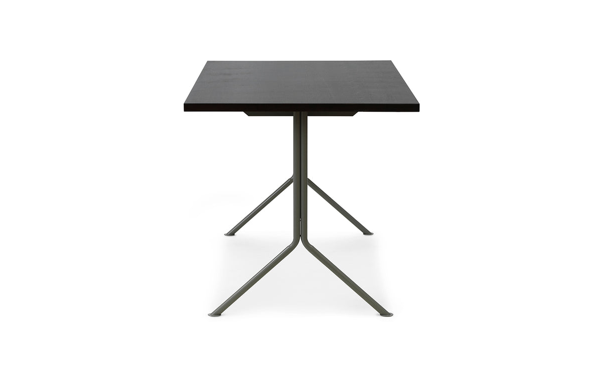 Kip Schreibtisch in Dunkelbraun präsentiert im Onlineshop von KAQTU Design AG. Schreibtisch ist von Normann Copenhagen