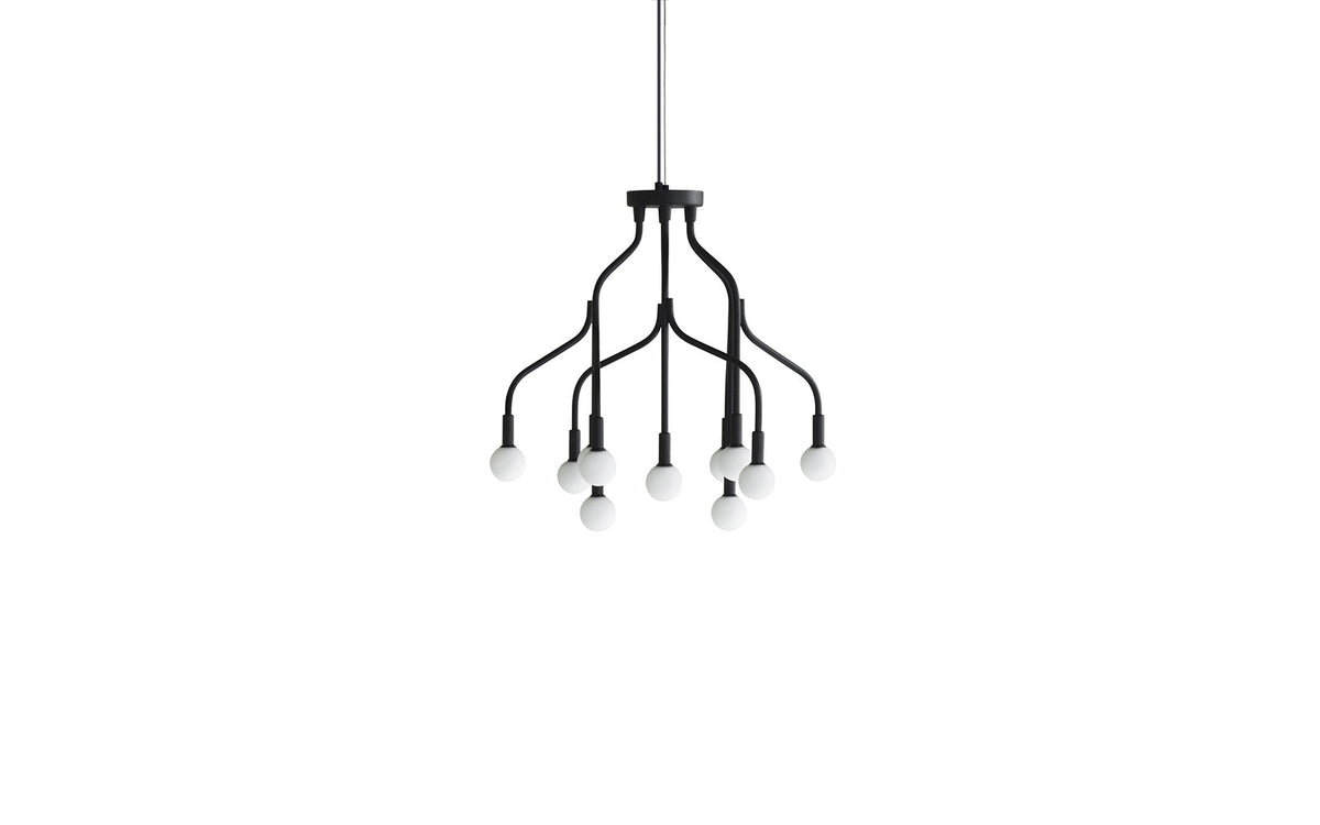 Vekst Lampe Klein EU Schwarz in Black präsentiert im Onlineshop von KAQTU Design AG. Pendelleuchte ist von Normann Copenhagen
