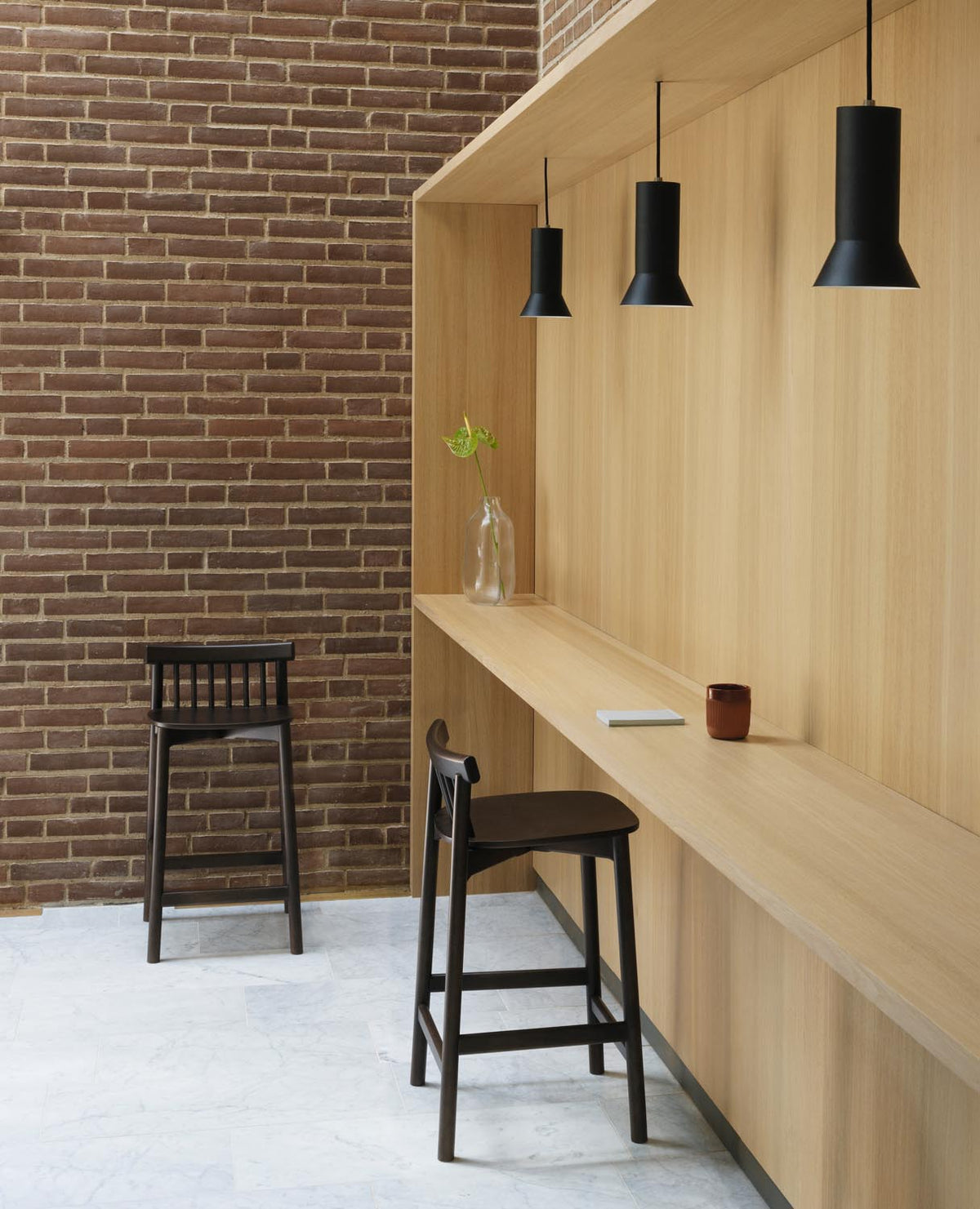 Hat Leuchte Klein EU in  präsentiert im Onlineshop von KAQTU Design AG. Pendelleuchte ist von Normann Copenhagen