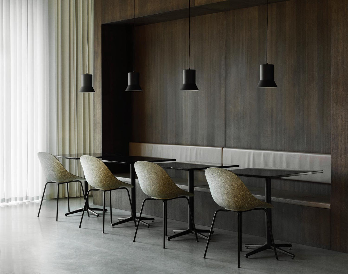 Hat Leuchte Mittel EU in  präsentiert im Onlineshop von KAQTU Design AG. Pendelleuchte ist von Normann Copenhagen