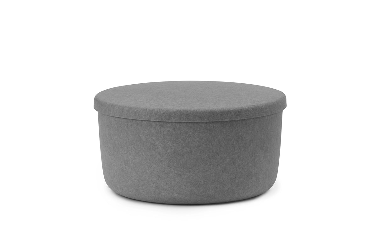 Hide Storage Pouf Gross in Felt 393 präsentiert im Onlineshop von KAQTU Design AG. Pouf ist von Normann Copenhagen