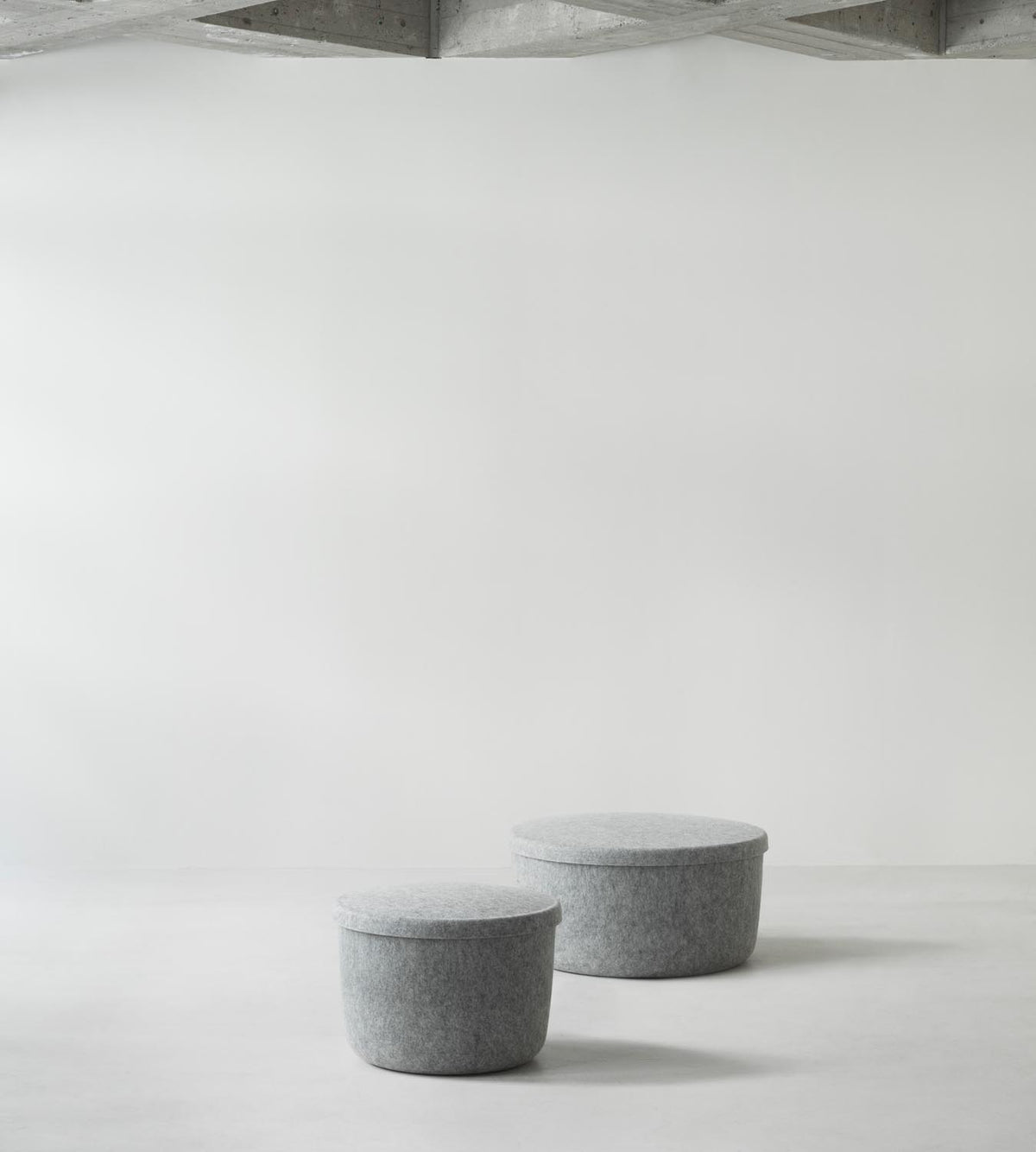 Hide Storage Pouf Gross in Felt 393 präsentiert im Onlineshop von KAQTU Design AG. Pouf ist von Normann Copenhagen