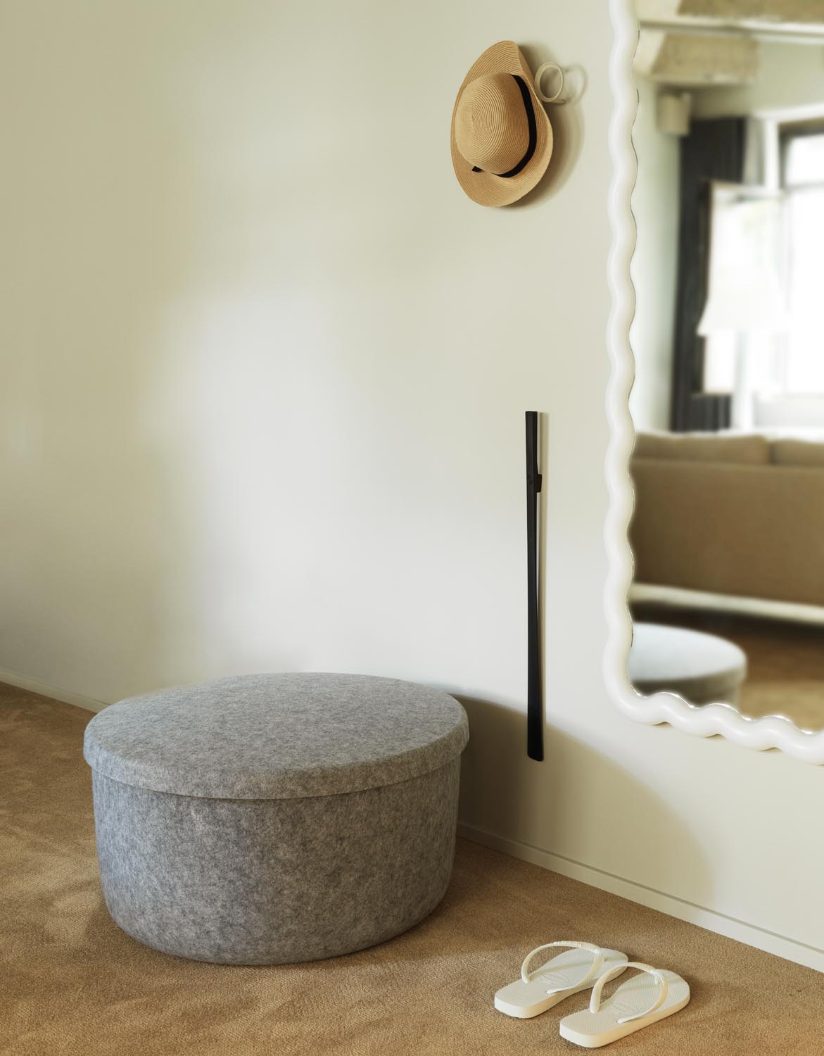 Hide Storage Pouf Gross in Felt 393 präsentiert im Onlineshop von KAQTU Design AG. Pouf ist von Normann Copenhagen