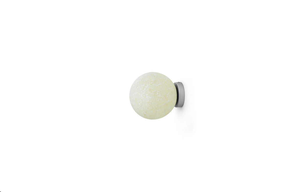 Pix Wandleuchte in Weiss präsentiert im Onlineshop von KAQTU Design AG. Wandleuchte ist von Normann Copenhagen