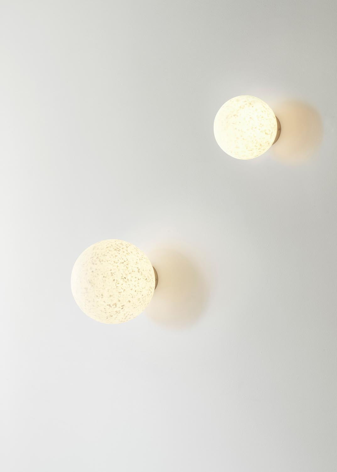 Pix Lamp Wandleuchte Ø30 in White präsentiert im Onlineshop von KAQTU Design AG. Wandleuchte ist von Normann Copenhagen