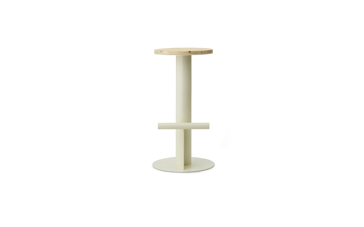 Pole Barhocker in Kiefer/Sand präsentiert im Onlineshop von KAQTU Design AG. Barhocker ist von Normann Copenhagen
