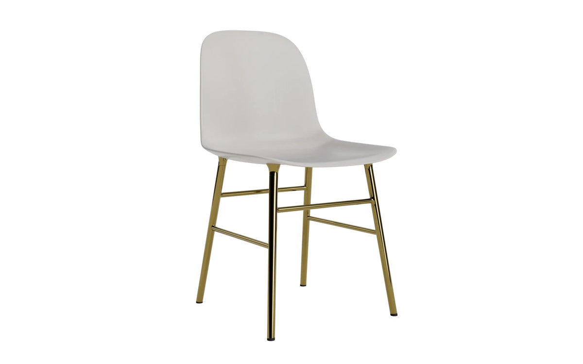 Form Stuhl Messing Warmes Grau in Warmes Grau präsentiert im Onlineshop von KAQTU Design AG. Stuhl ist von Normann Copenhagen