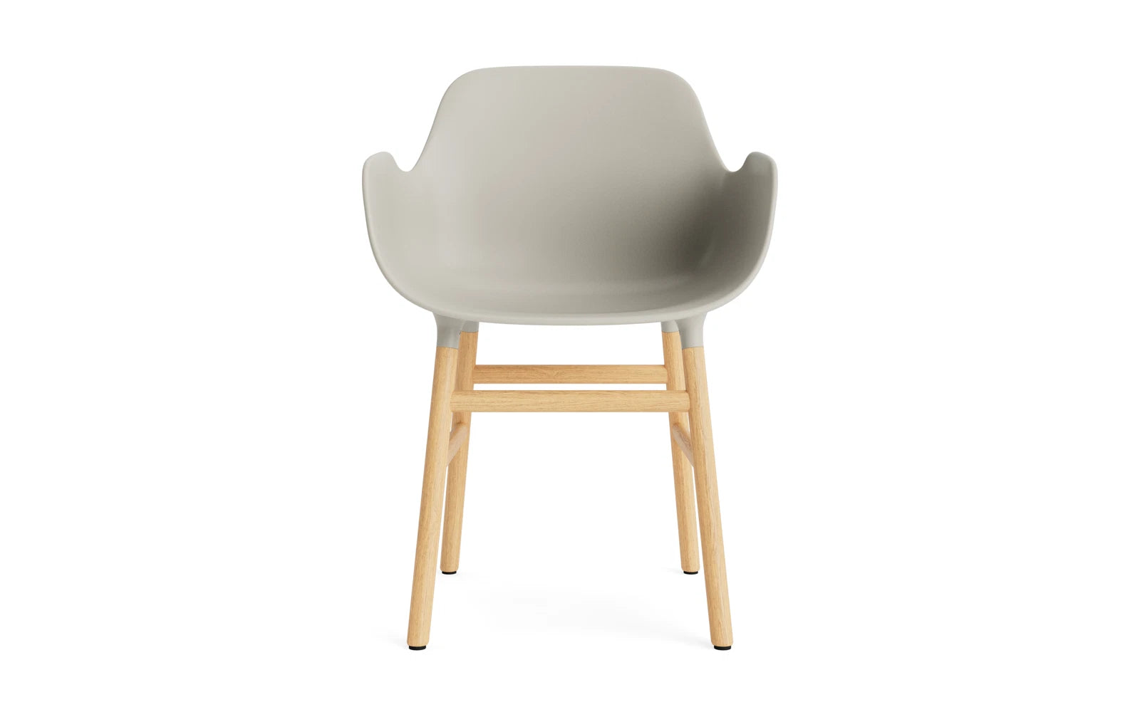 Form Lehnstuhl Eiche Hellgrau in  präsentiert im Onlineshop von KAQTU Design AG. Stuhl mit Armlehne ist von Normann Copenhagen
