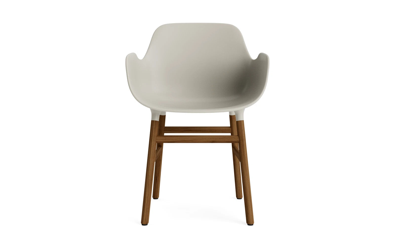 Erleben Sie den Form Lehnstuhl in Hellgrau/Walnuss von Normann Copenhagen – ein elegantes Designhighlight für Ihr Zuhause, das Komfort und Stil vereint.
