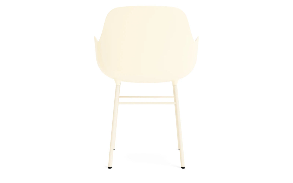 Form Lehnstuhl Stahl Creme in Creme präsentiert im Onlineshop von KAQTU Design AG. Stuhl mit Armlehne ist von Normann Copenhagen