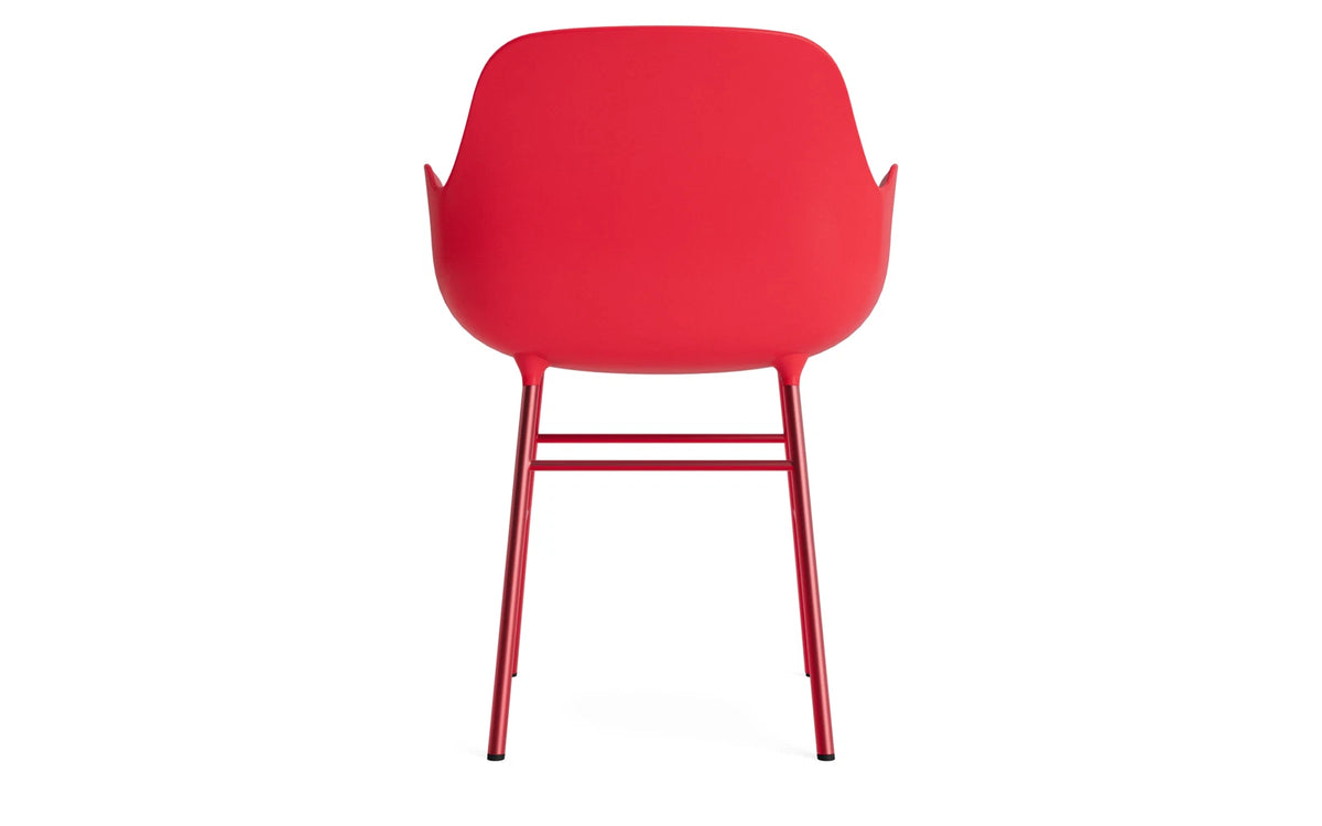 Form Lehnstuhl Stahl Leuchtendes rot in Leuchtendes rot präsentiert im Onlineshop von KAQTU Design AG. Stuhl mit Armlehne ist von Normann Copenhagen
