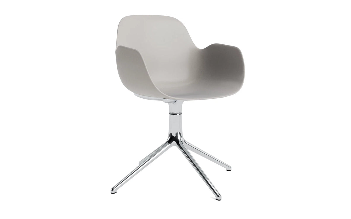 Form Drehstuhl Warmes grau /Aluminium in Warmes grau präsentiert im Onlineshop von KAQTU Design AG. Bürostuhl ist von Normann Copenhagen