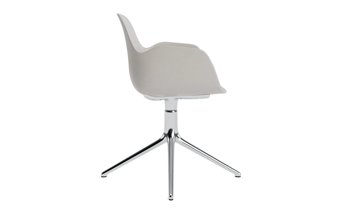 Form Drehstuhl Warmes grau /Aluminium in Warmes grau präsentiert im Onlineshop von KAQTU Design AG. Bürostuhl ist von Normann Copenhagen
