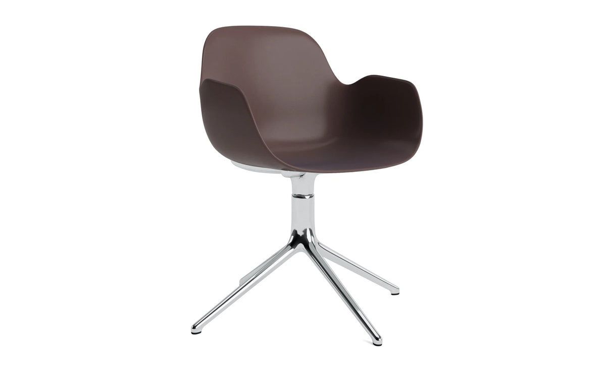 Form Drehstuhl Braun/Aluminium in Braun präsentiert im Onlineshop von KAQTU Design AG. Bürostuhl ist von Normann Copenhagen