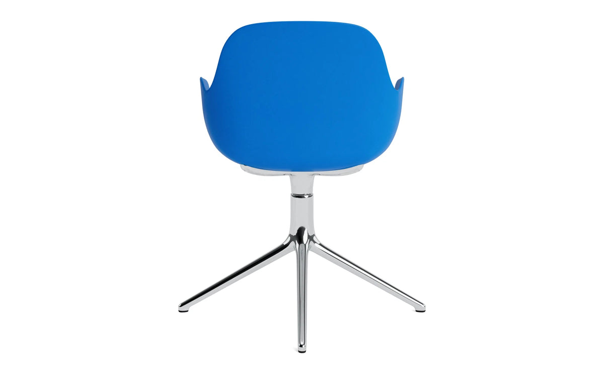 Form Drehstuhl Leuchtendes Blau /Aluminium in Leuchtendes Blau präsentiert im Onlineshop von KAQTU Design AG. Bürostuhl ist von Normann Copenhagen