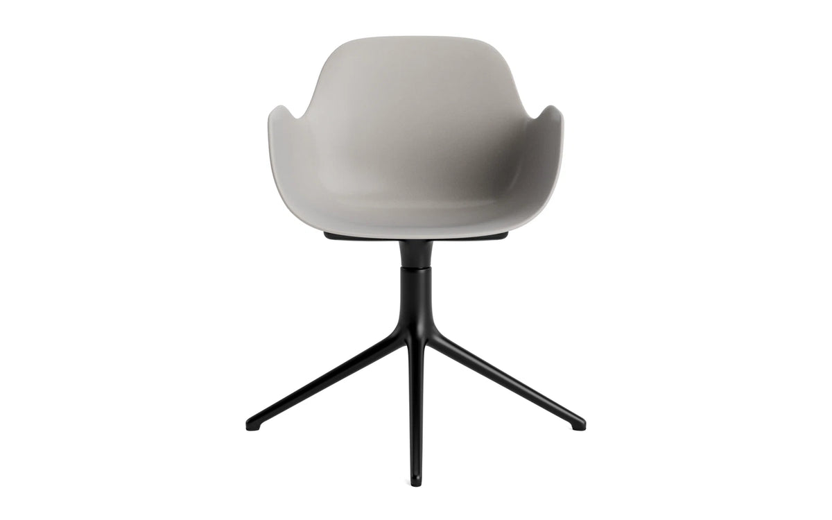 Form Drehstuhl Warmes grau/schwarzes Aluminium in Warmes Grau präsentiert im Onlineshop von KAQTU Design AG. Bürostuhl ist von Normann Copenhagen