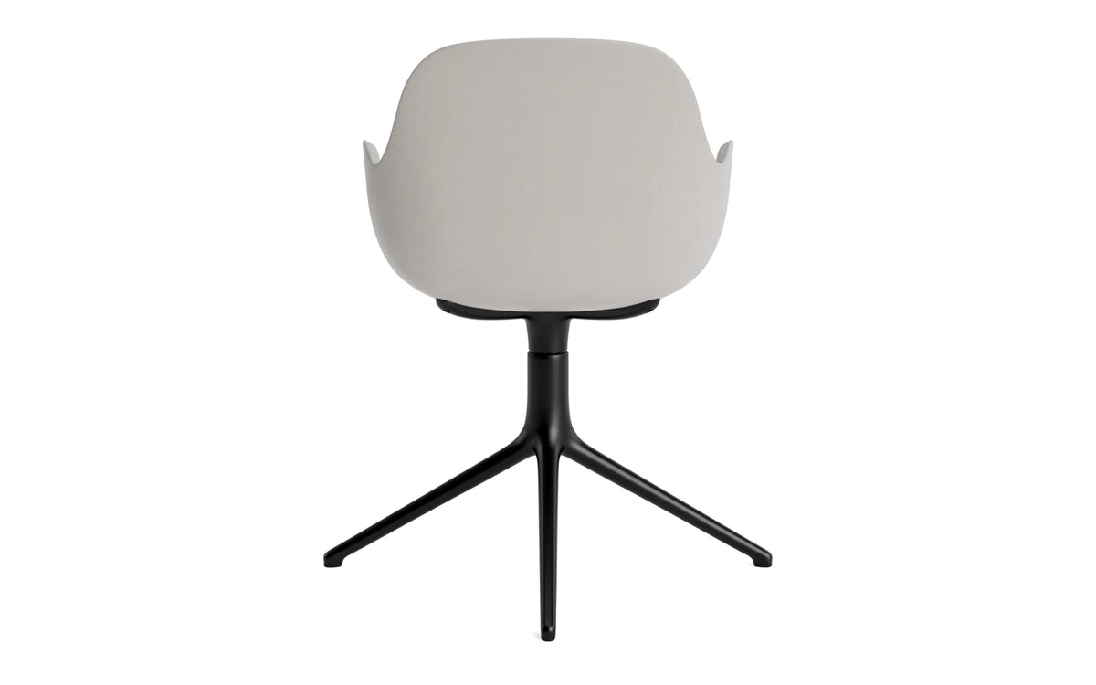 Form Drehstuhl Warmes grau/schwarzes Aluminium in Warmes Grau präsentiert im Onlineshop von KAQTU Design AG. Bürostuhl ist von Normann Copenhagen