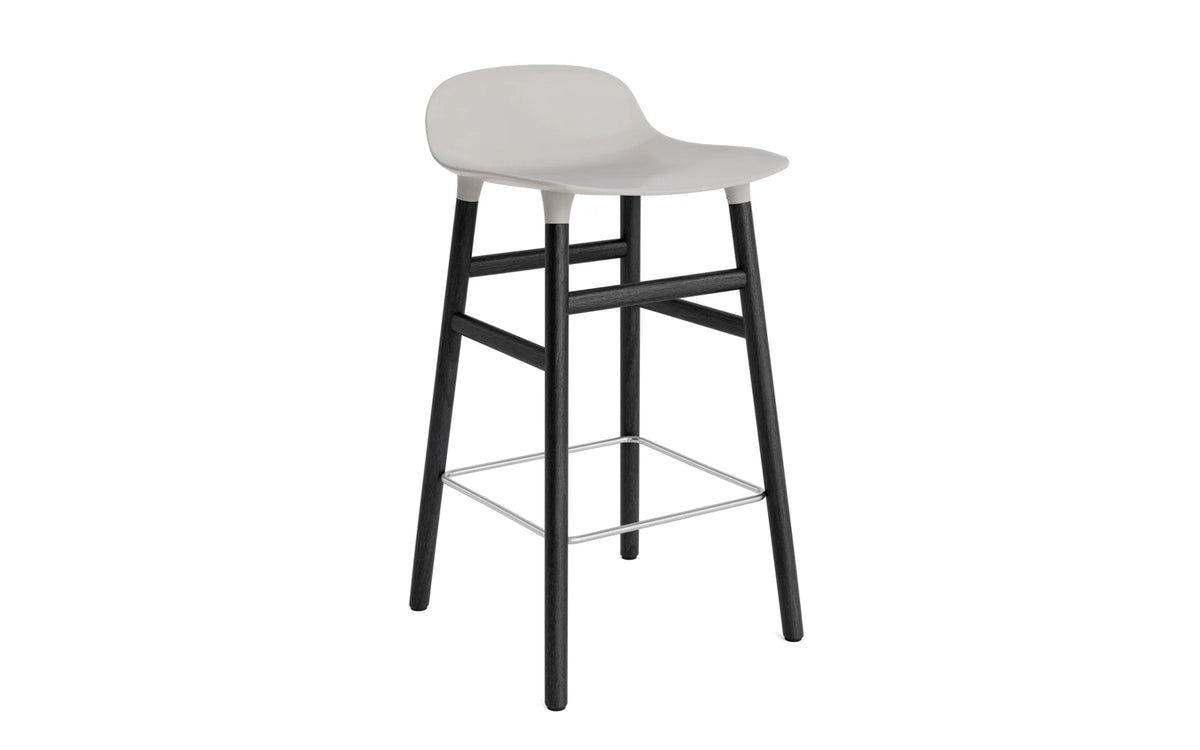 Form Barstuhl 65 cm warmes grau/schwarz in Warmes grau präsentiert im Onlineshop von KAQTU Design AG. Barstuhl ist von Normann Copenhagen