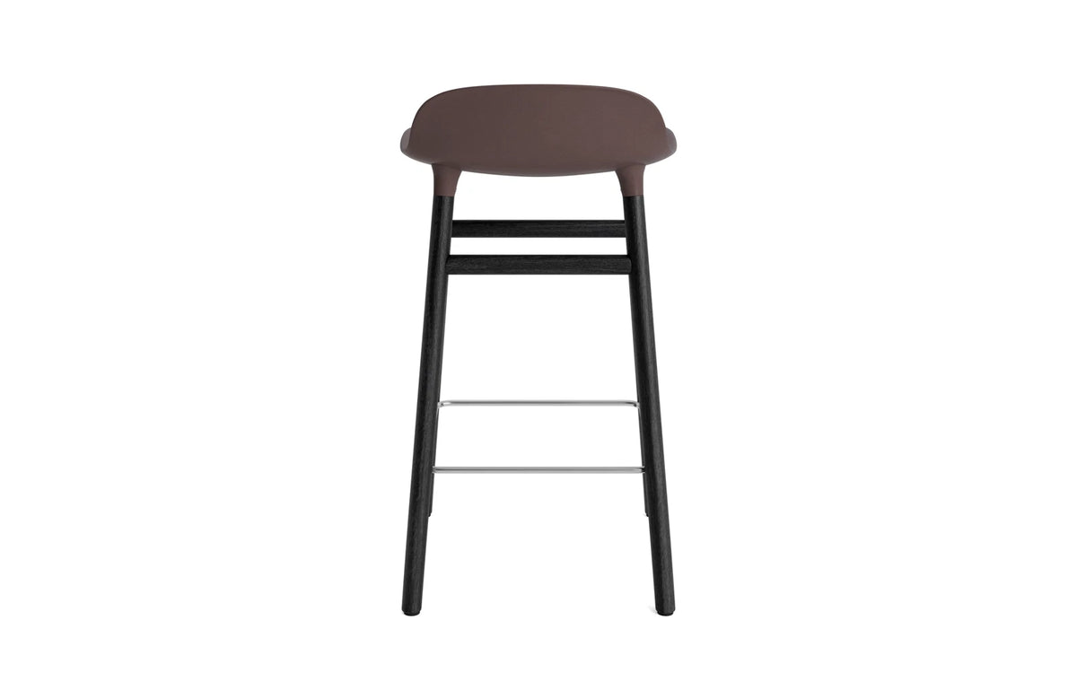 Form Barstuhl 65 cm braun/schwarz in Braun präsentiert im Onlineshop von KAQTU Design AG. Barstuhl ist von Normann Copenhagen