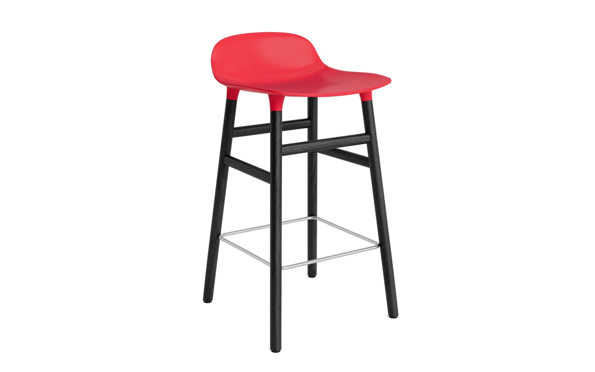 Form Barstuhl 65 cm Leuchtendes Rot/schwarz in Leuchtendes Rot präsentiert im Onlineshop von KAQTU Design AG. Barstuhl ist von Normann Copenhagen