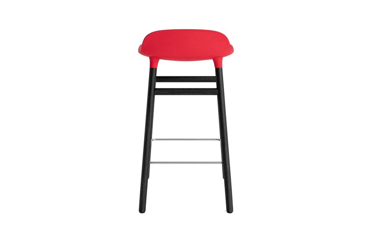 Form Barstuhl 65 cm Leuchtendes Rot/schwarz in Leuchtendes Rot präsentiert im Onlineshop von KAQTU Design AG. Barstuhl ist von Normann Copenhagen