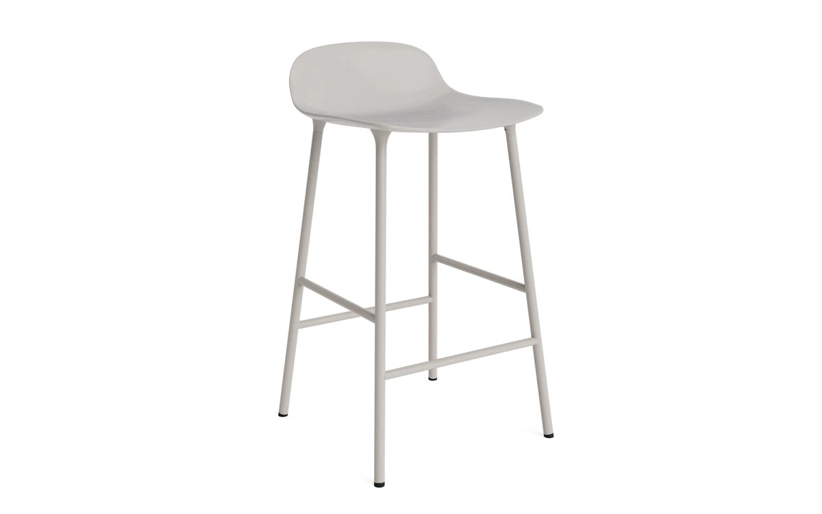 Form Barstuhl 65 cm Warmes Grau/Stahl in Warmes Grau präsentiert im Onlineshop von KAQTU Design AG. Barstuhl ist von Normann Copenhagen