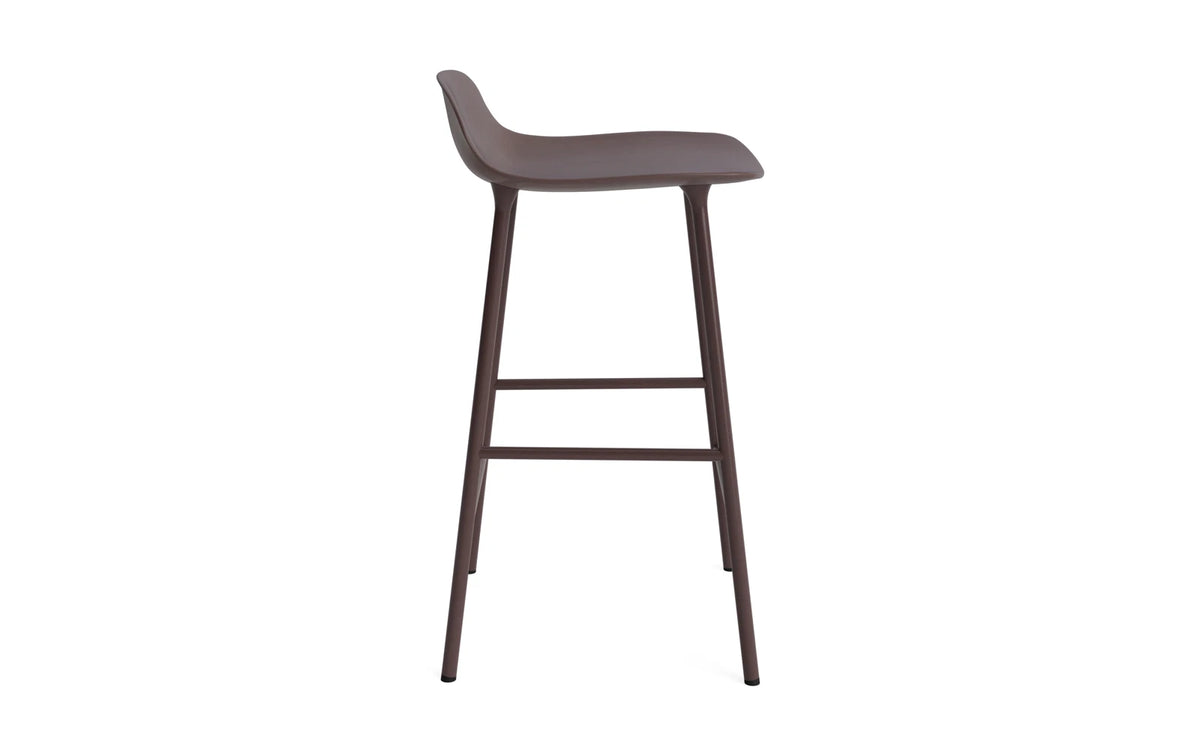 Form Barstuhl 65 cm braun/Stahl in Braun präsentiert im Onlineshop von KAQTU Design AG. Barstuhl ist von Normann Copenhagen