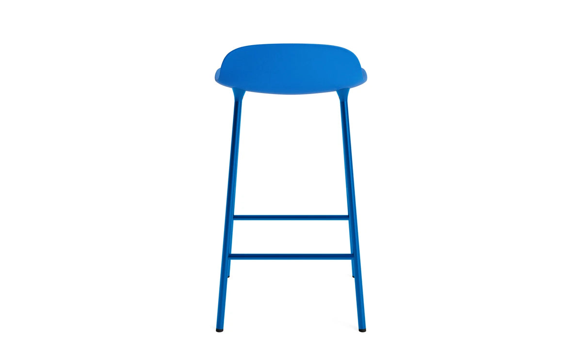 Form Barstuhl 65 cm Leuchtendes Blau/Stahl in Leuchtendes Blau präsentiert im Onlineshop von KAQTU Design AG. Barstuhl ist von Normann Copenhagen