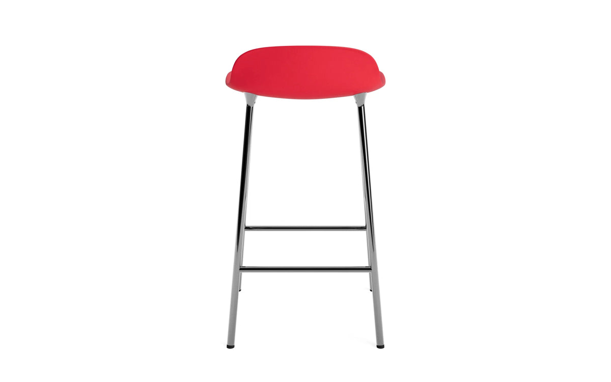 Form Barstuhl 65 cm Leuchtendes Rot/Chrom in Leuchtendes Rot präsentiert im Onlineshop von KAQTU Design AG. Barstuhl ist von Normann Copenhagen