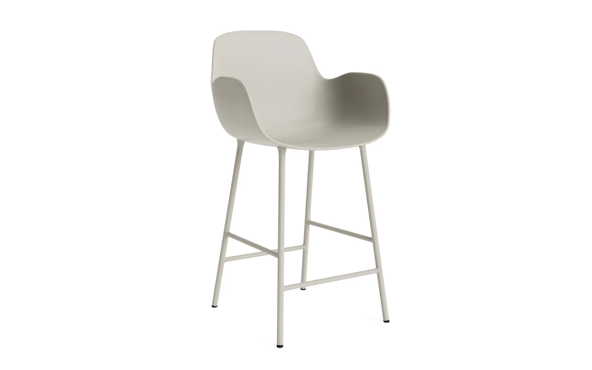 Form Barstuhl mit Armlehne 65 cm Stahl/Hellgrau in Hellgrau präsentiert im Onlineshop von KAQTU Design AG. Barstuhl ist von Normann Copenhagen