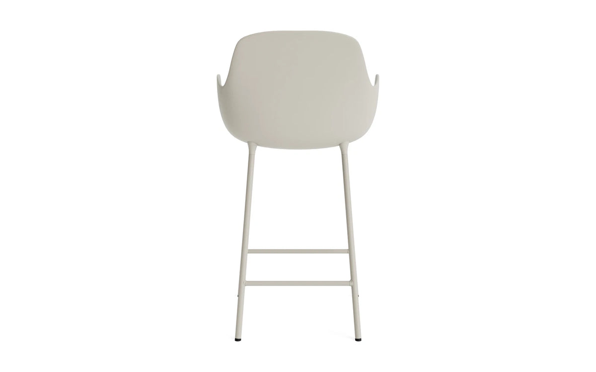 Form Barstuhl mit Armlehne 65 cm Stahl/Hellgrau in Hellgrau präsentiert im Onlineshop von KAQTU Design AG. Barstuhl ist von Normann Copenhagen