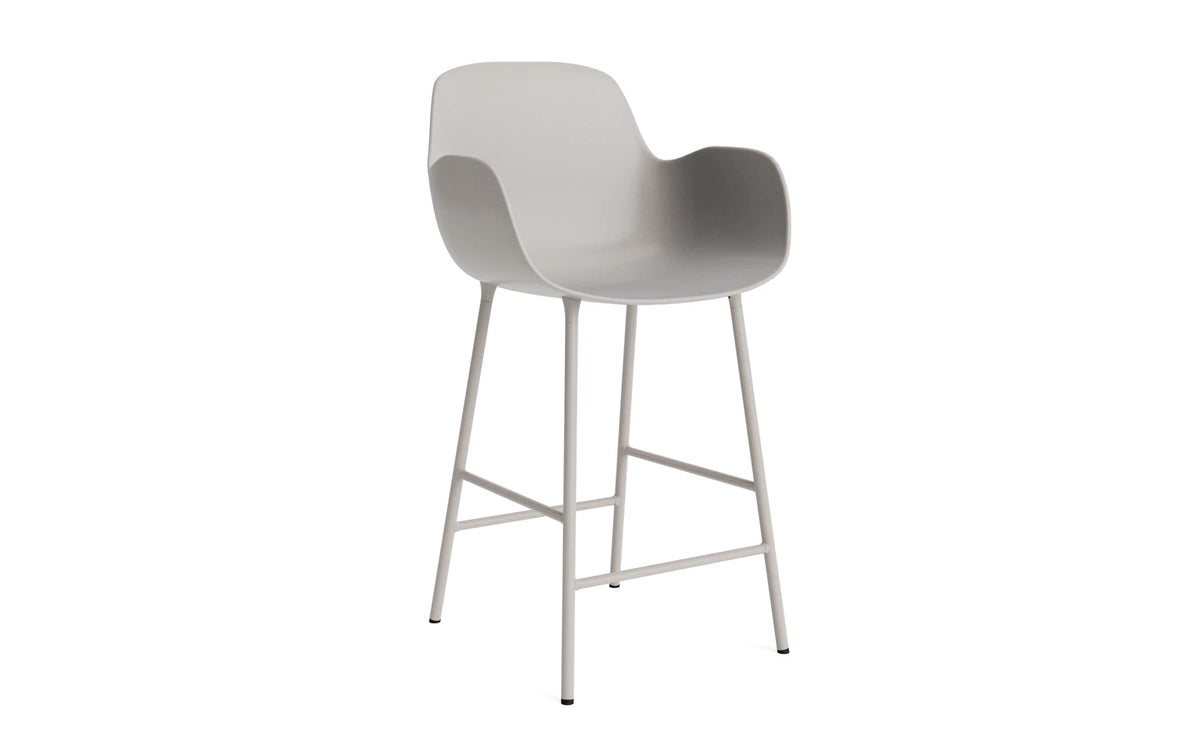 Form Barstuhl mit Armlehne 65 cm Stahl/Warmes grau in Warmes grau präsentiert im Onlineshop von KAQTU Design AG. Barstuhl ist von Normann Copenhagen