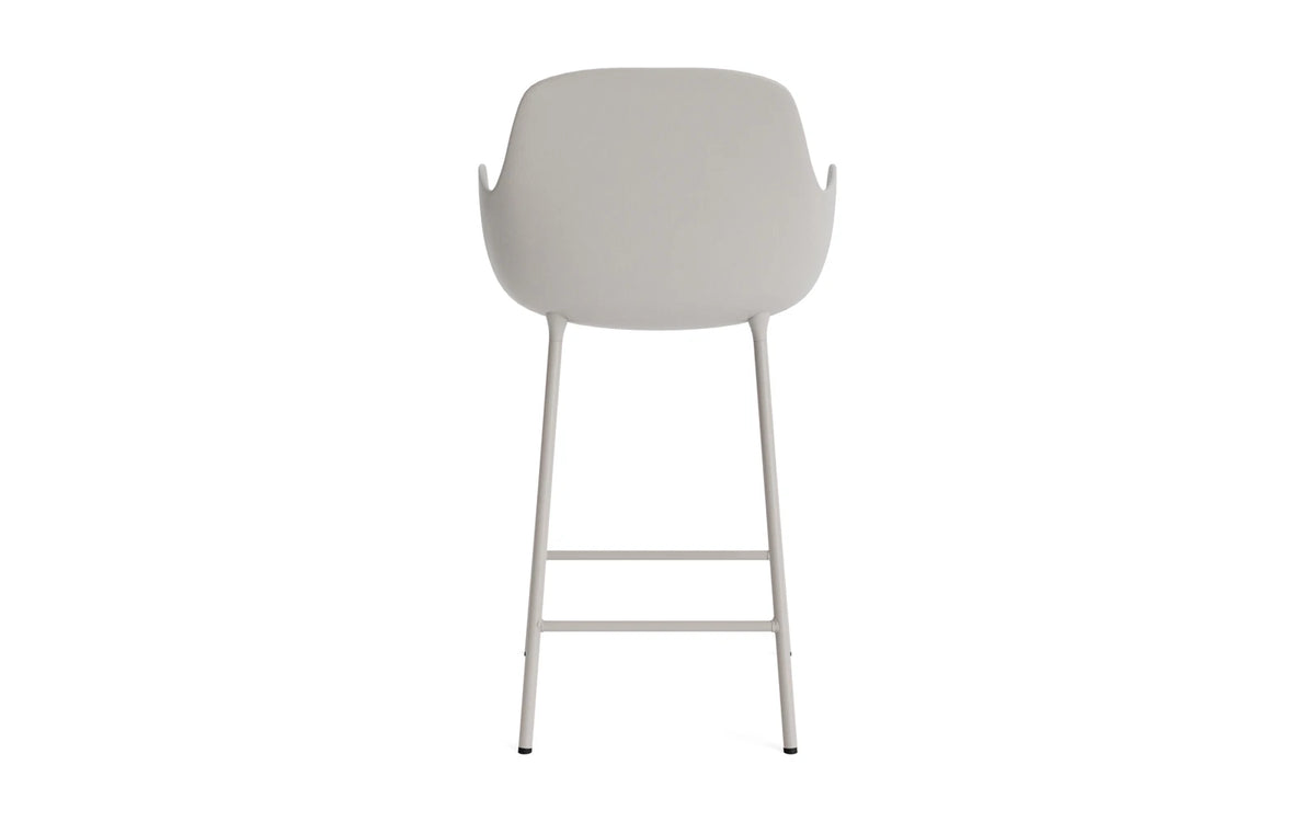 Form Barstuhl mit Armlehne 65 cm Stahl/Warmes grau in Warmes grau präsentiert im Onlineshop von KAQTU Design AG. Barstuhl ist von Normann Copenhagen