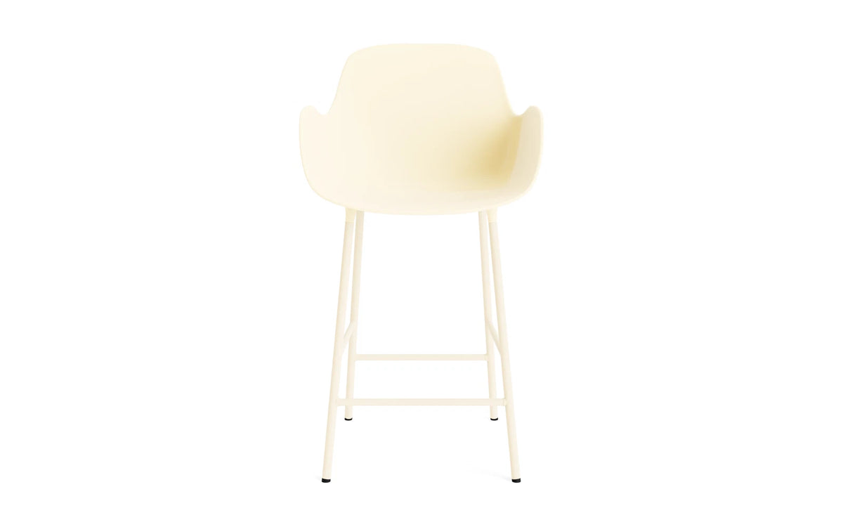 Form Barstuhl mit Armlehne 65 cm Stahl/Creme in Creme präsentiert im Onlineshop von KAQTU Design AG. Barstuhl ist von Normann Copenhagen