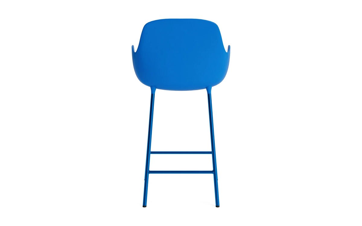 Form Barstuhl mit Armlehne 65 cm Stahl/Leuchtendes blau in Leuchtendes blau präsentiert im Onlineshop von KAQTU Design AG. Barstuhl ist von Normann Copenhagen