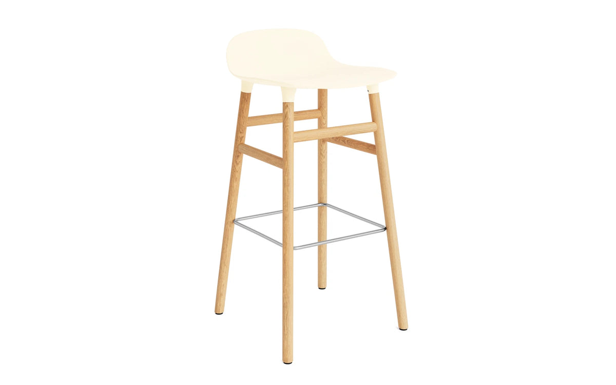 Form Barstuhl 75 cm creme/Eiche in Creme präsentiert im Onlineshop von KAQTU Design AG. Barstuhl ist von Normann Copenhagen