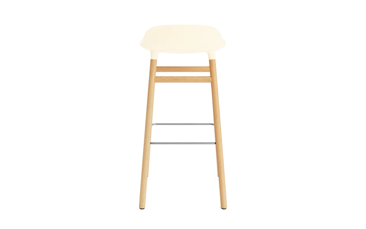 Form Barstuhl 75 cm creme/Eiche in Creme präsentiert im Onlineshop von KAQTU Design AG. Barstuhl ist von Normann Copenhagen
