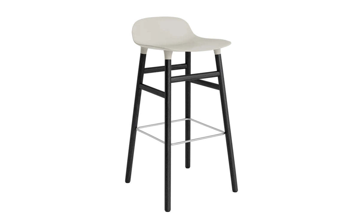 Form Barstuhl 75 cm hellgrau/schwarz in Hellgrau präsentiert im Onlineshop von KAQTU Design AG. Barstuhl ist von Normann Copenhagen