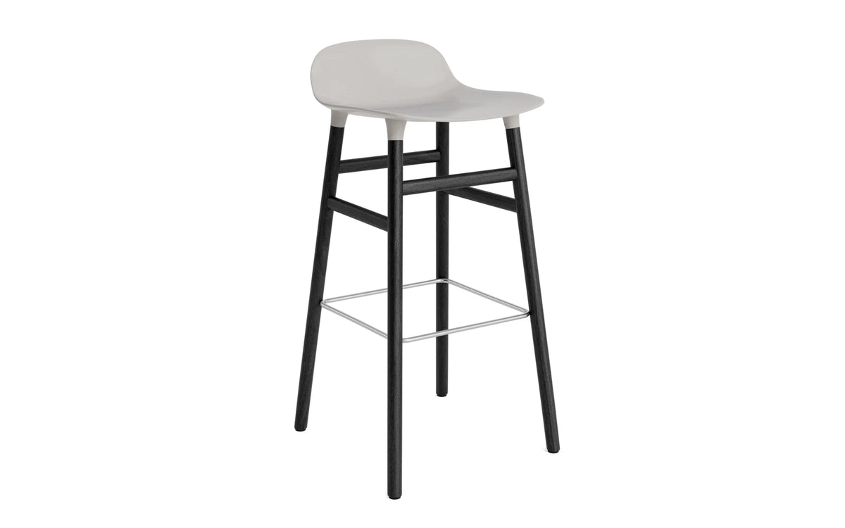 Form Barstuhl 75 cm warmes grau/schwarz in Warmes Grau präsentiert im Onlineshop von KAQTU Design AG. Barstuhl ist von Normann Copenhagen