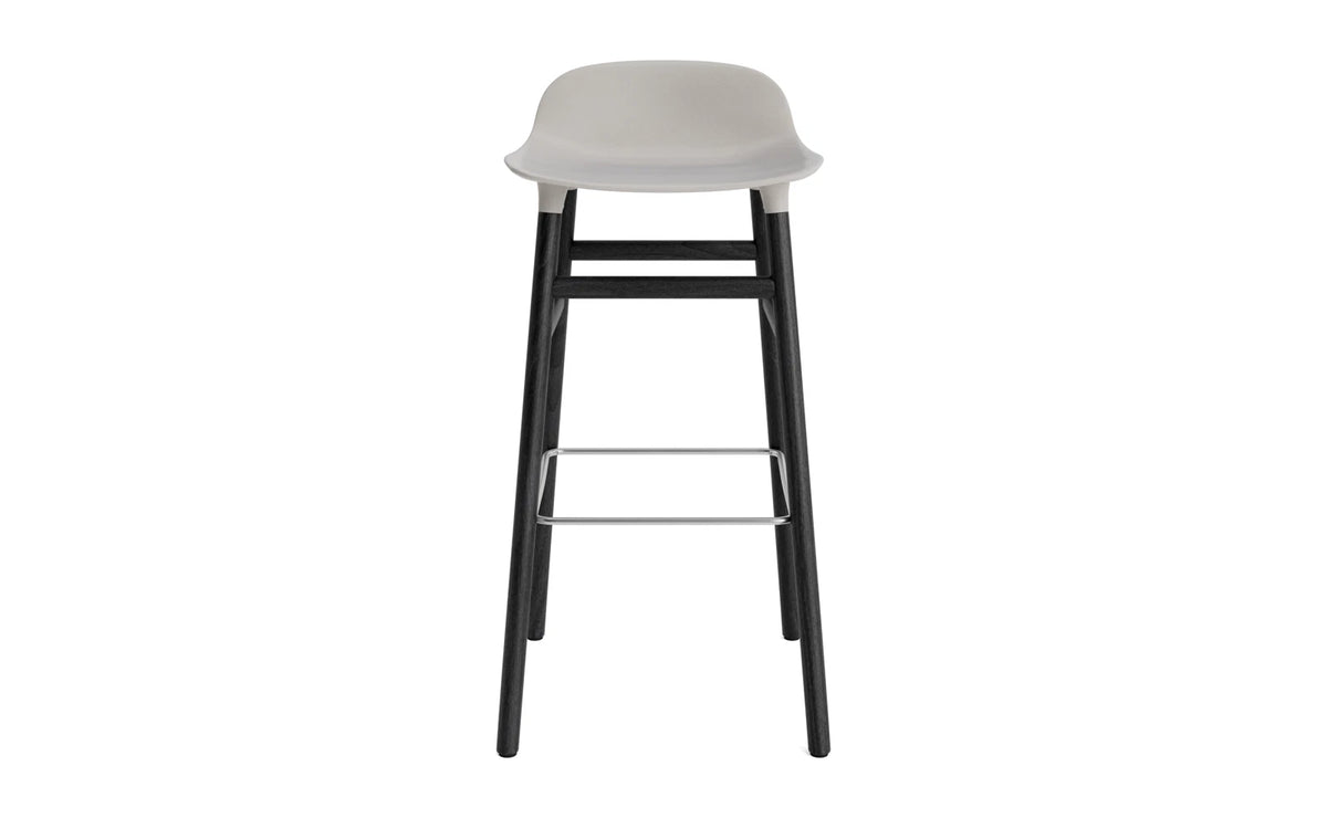 Form Barstuhl 75 cm warmes grau/schwarz in Warmes Grau präsentiert im Onlineshop von KAQTU Design AG. Barstuhl ist von Normann Copenhagen