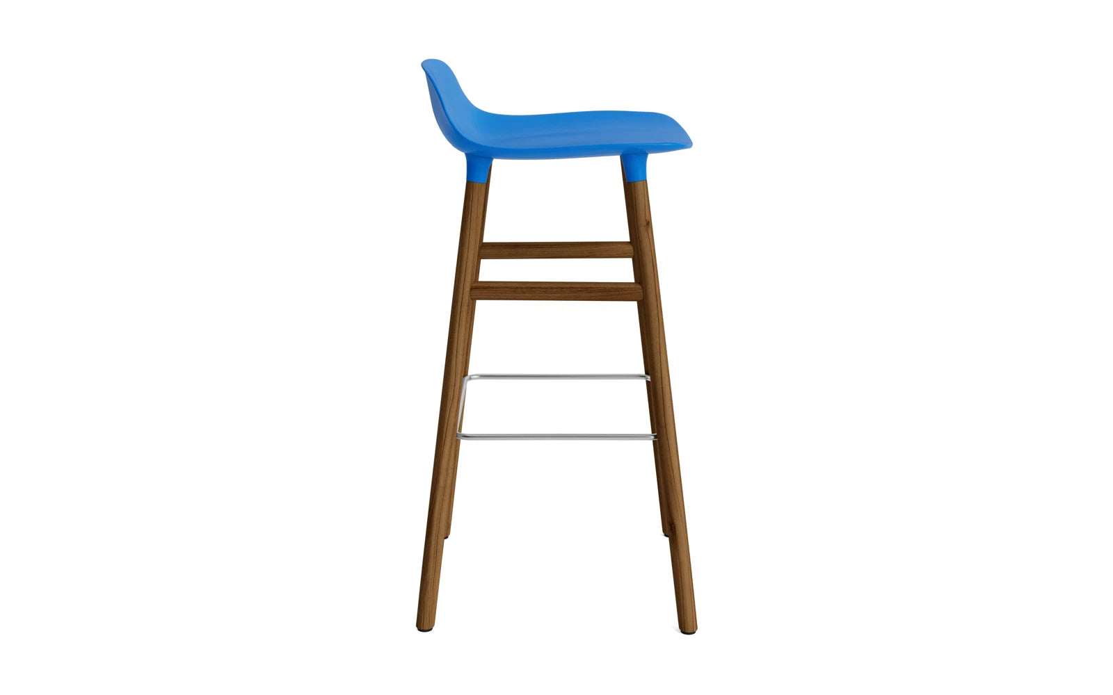 Form Barstuhl 75 cm Leuchtendes Blau/Walnuss in  präsentiert im Onlineshop von KAQTU Design AG. Barstuhl ist von Normann Copenhagen