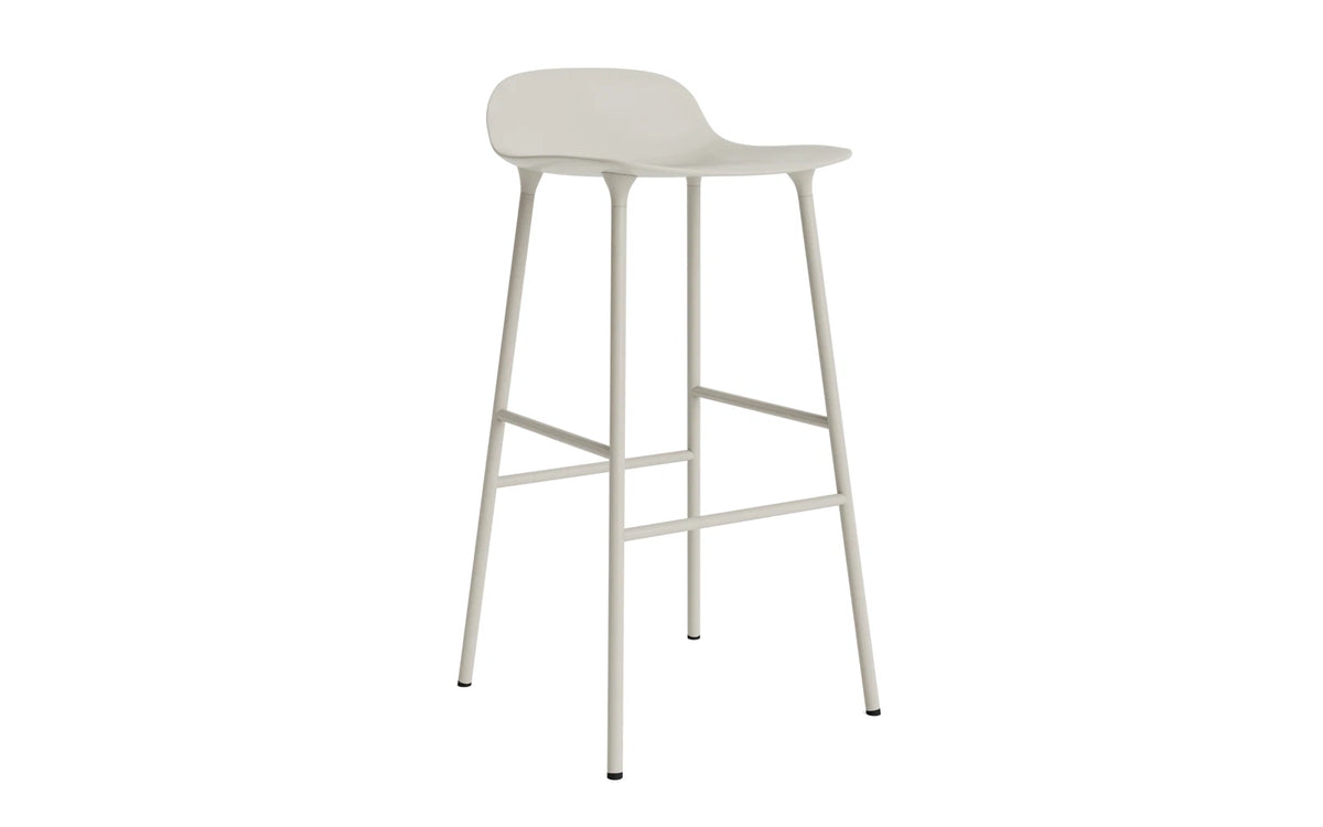 Form Barstuhl 75 cm Hellgrau/Stahl in Hellgrau präsentiert im Onlineshop von KAQTU Design AG. Barstuhl ist von Normann Copenhagen