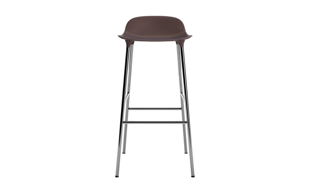 Form Barstuhl 75 cm Braun/Chrom in Braun präsentiert im Onlineshop von KAQTU Design AG. Barstuhl ist von Normann Copenhagen