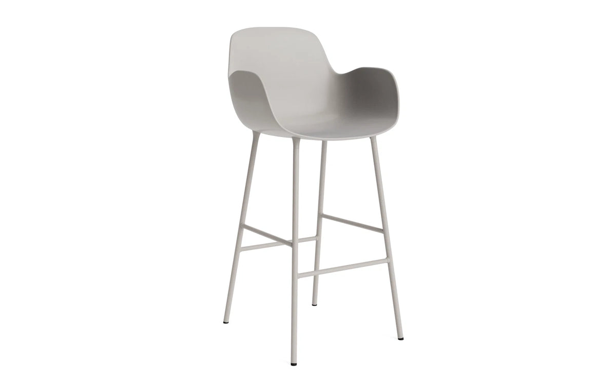 Form Barstuhl mit Armlehne 75 cm Stahl/Warmes grau in Warmes grau präsentiert im Onlineshop von KAQTU Design AG. Barstuhl ist von Normann Copenhagen