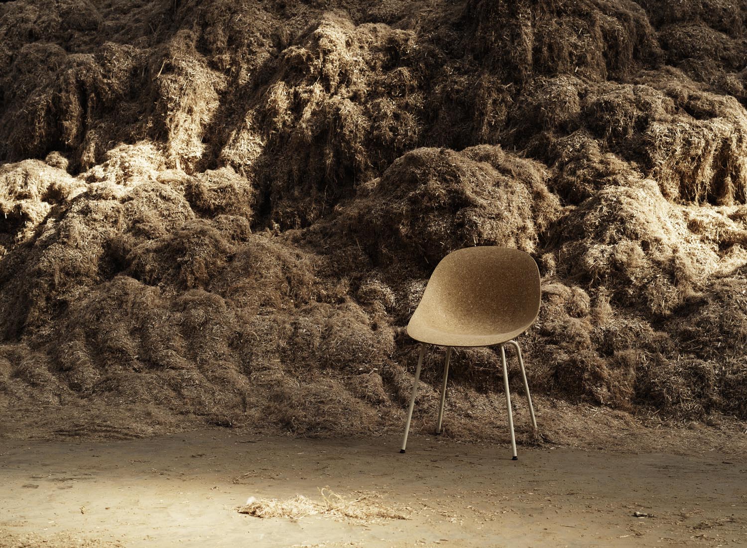 Mat Stuhl Creme stahl Seegras in  präsentiert im Onlineshop von KAQTU Design AG. Stuhl ist von Normann Copenhagen