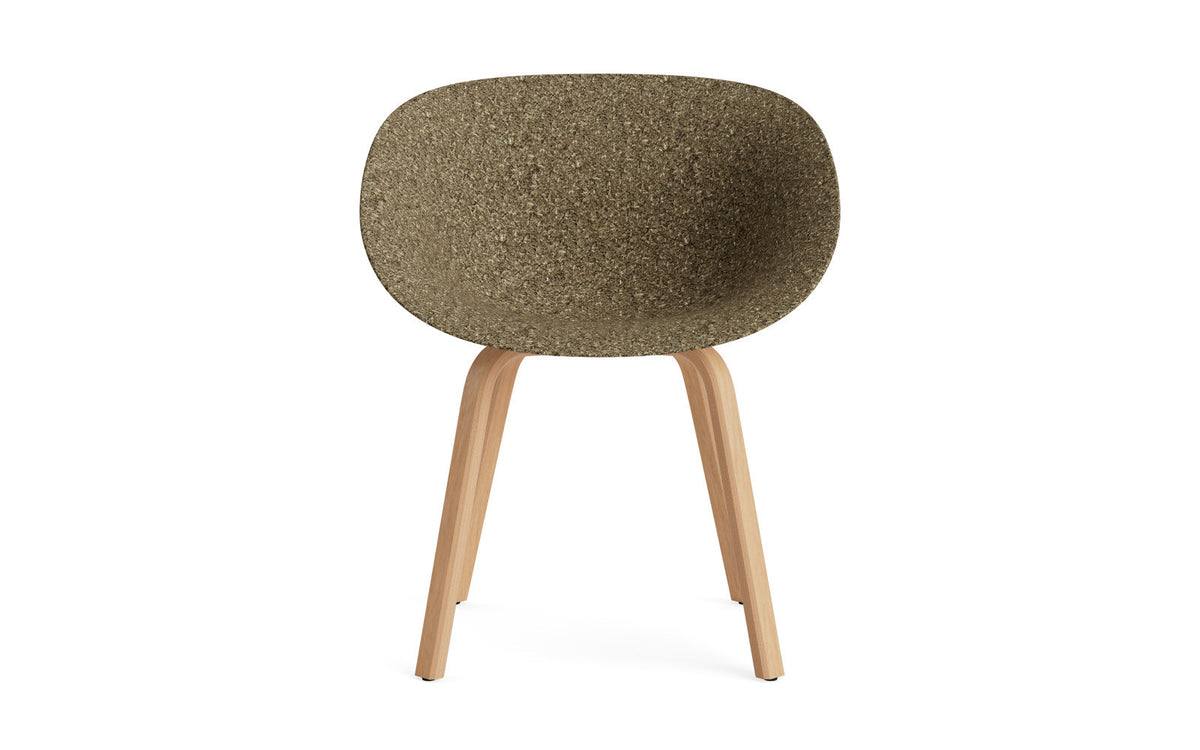 Mat Lehnstuhl Buchenholz in Seegras präsentiert im Onlineshop von KAQTU Design AG. Stuhl mit Armlehne ist von Normann Copenhagen