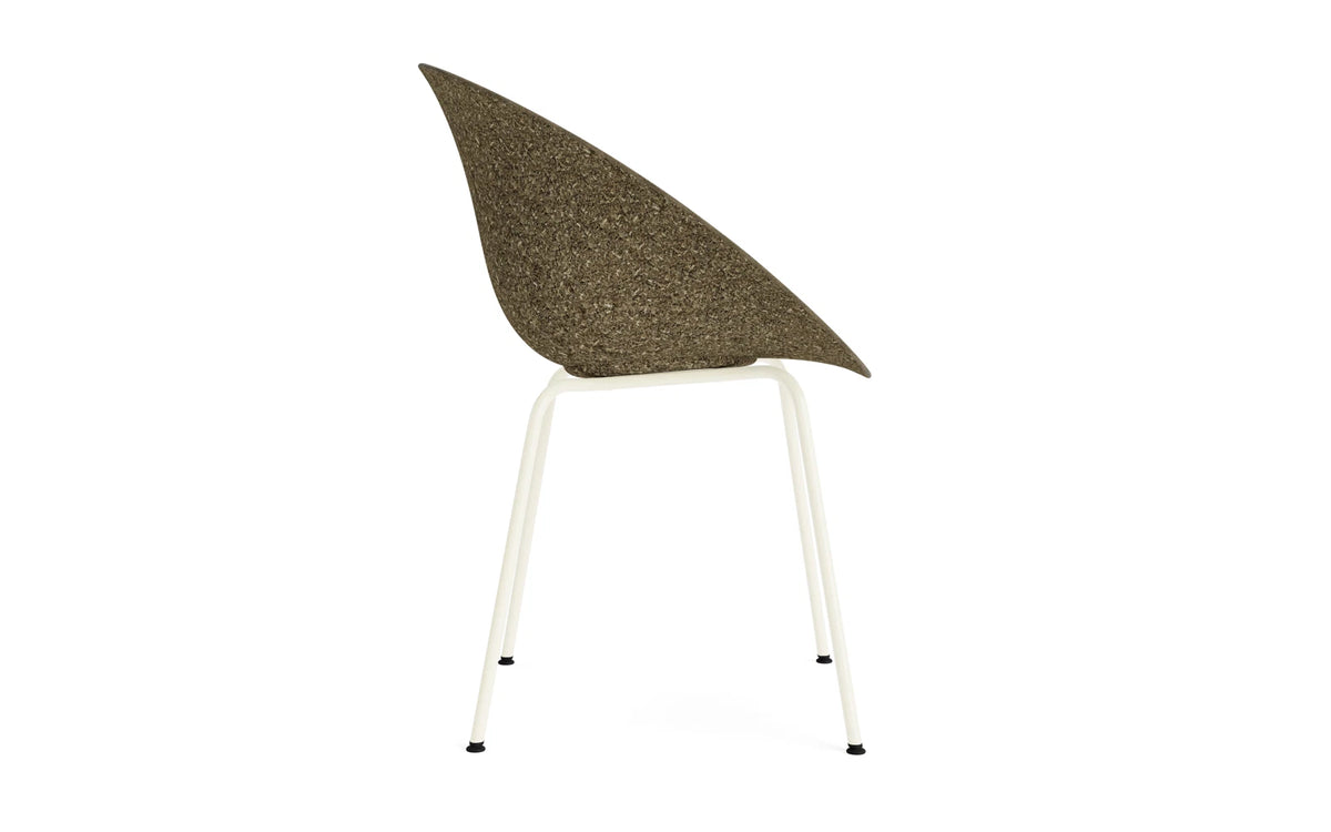Mat Lehnstuhl Creme stahl Seegras in Seegras präsentiert im Onlineshop von KAQTU Design AG. Stuhl mit Armlehne ist von Normann Copenhagen