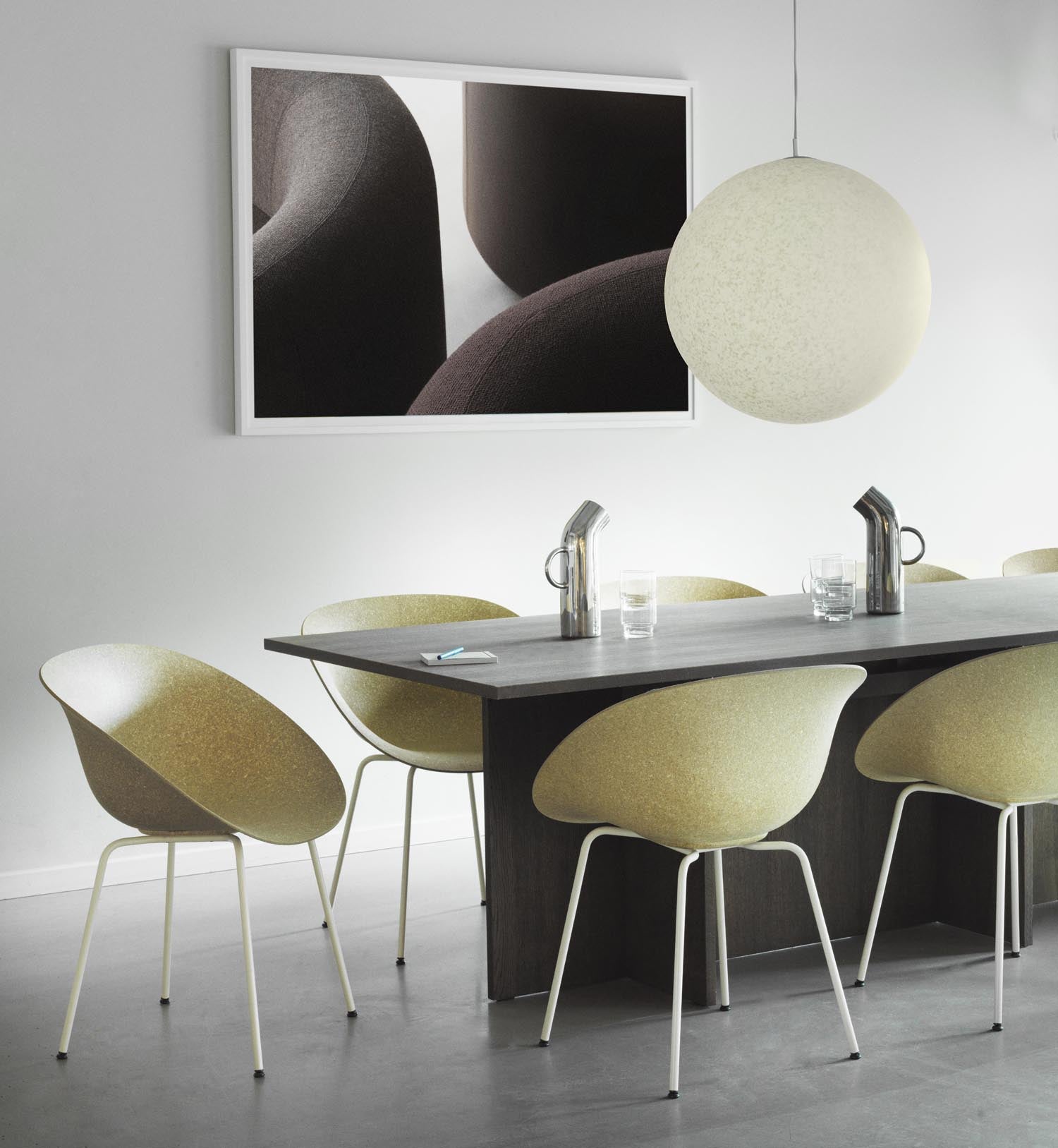Mat Lehnstuhl Creme stahl Seegras in  präsentiert im Onlineshop von KAQTU Design AG. Stuhl mit Armlehne ist von Normann Copenhagen