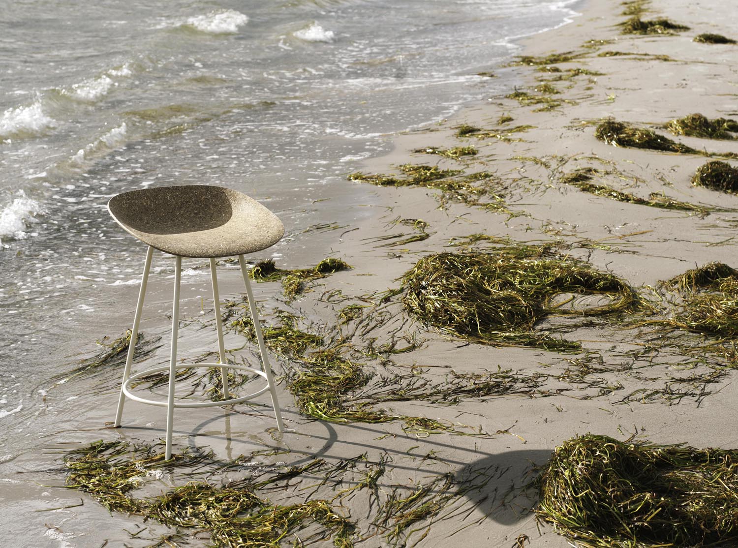 Mat Barstuhl 65 cm schwarzes Stahl Hanf in  präsentiert im Onlineshop von KAQTU Design AG. Barstuhl ist von Normann Copenhagen