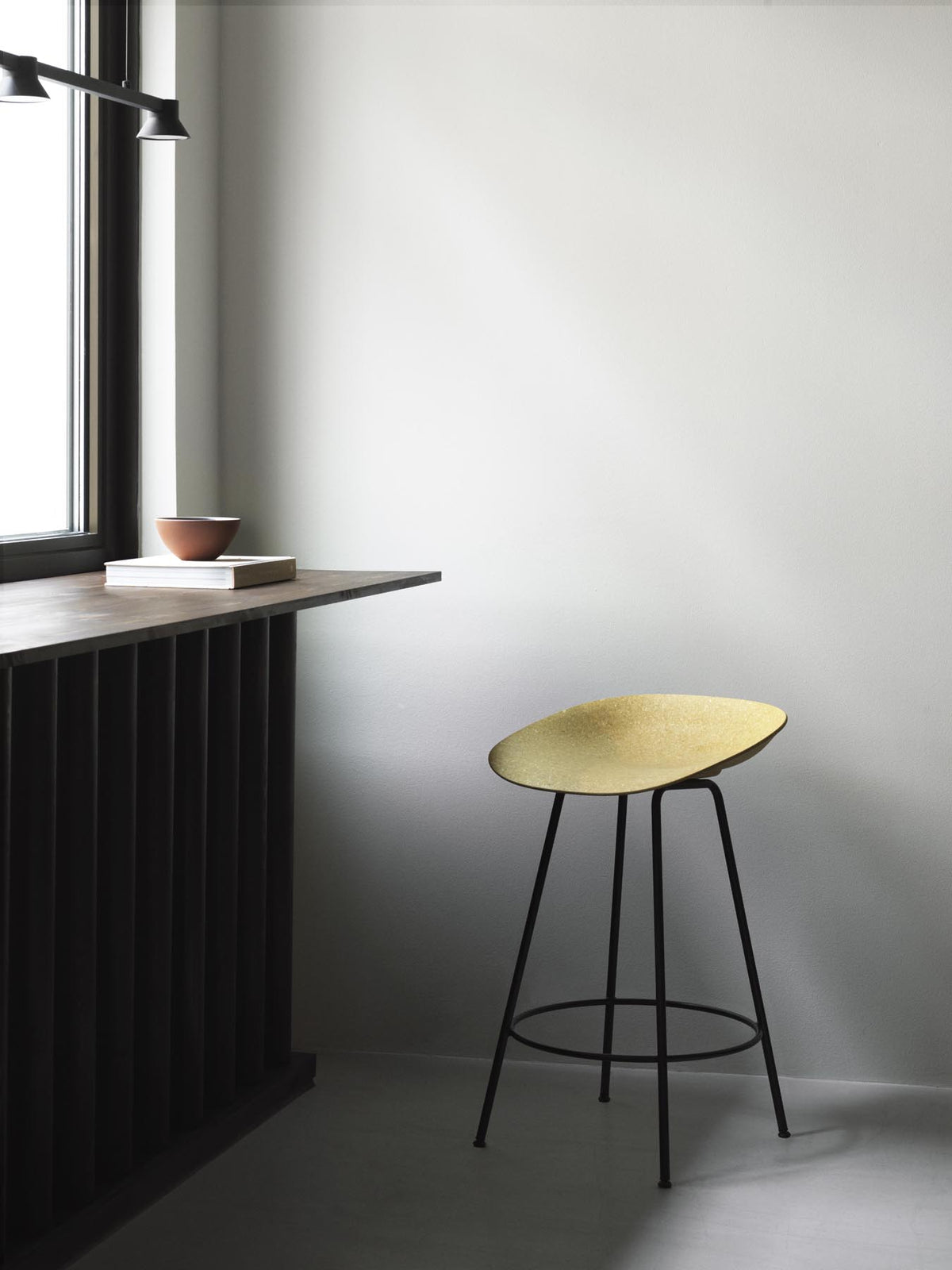 Mat Barstuhl 65 cm schwarzes Stahl Hanf in Hanf präsentiert im Onlineshop von KAQTU Design AG. Barstuhl ist von Normann Copenhagen